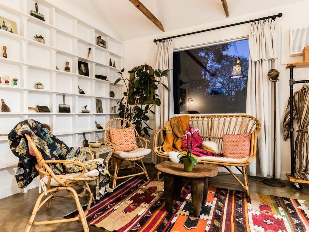 avvayhq's tweet photo. Say hello to Hotel Kellyfornia. A renovated garage guesthouse located 5 minutes from downtown Dallas. This guesthouse was designed with photography in mind!
Book it by the hour for your creative projects:
https://t.co/b6WRuZi7cy
#AVVAYDallas #WeAreAVVAY https://t.co/mT87dw39VV