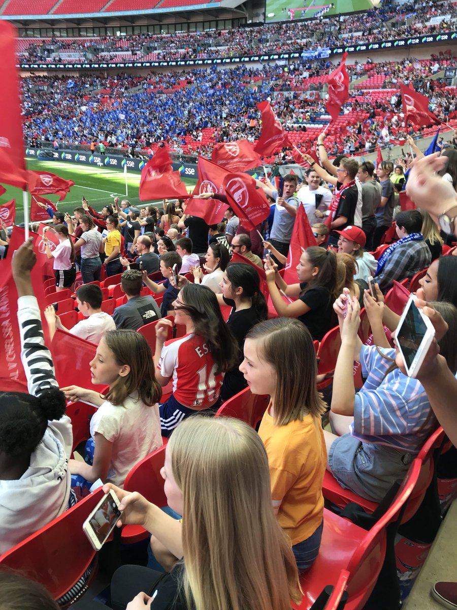 TCS students at Wembley for the Women’s FA Cup Final! <a href="/TCSDulwich/">The Charter School North Dulwich</a> #Arsenal #Chelsea #ThisGirlCan