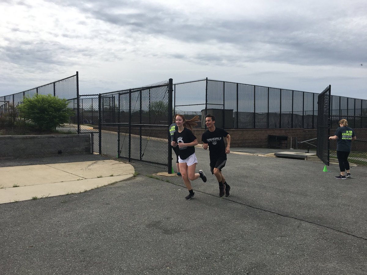 jenniferblair99's tweet photo. The #3kforkindness was amazing! Lots of great racers came out and we raised $1600 total! Congrats SGA on hosting such an amazing event and thanks to all the volunteers who worked the race today! https://t.co/RBwKeLTOhe