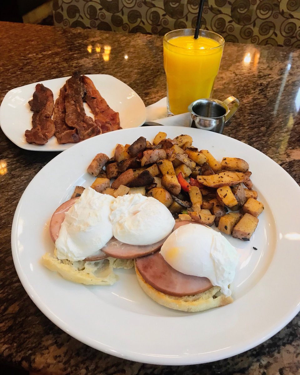 Perfect start to the weekend!! 🍳🥓🍽 https://t.co/VphyJ91gcn