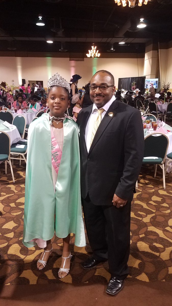 jameshpenny's tweet photo. Hanging out with my niece, Little Miss AKA, at the AKA Derby Brunch. I'm fighting for to make Kentucky better for her! #PennyMakesCentsD30 #Penny4StateRep @theiconicb @yarmuth @AKAEtaOmega @AlphaLambda1906 @JLMeriwether06 https://t.co/vwfdCfN9LY