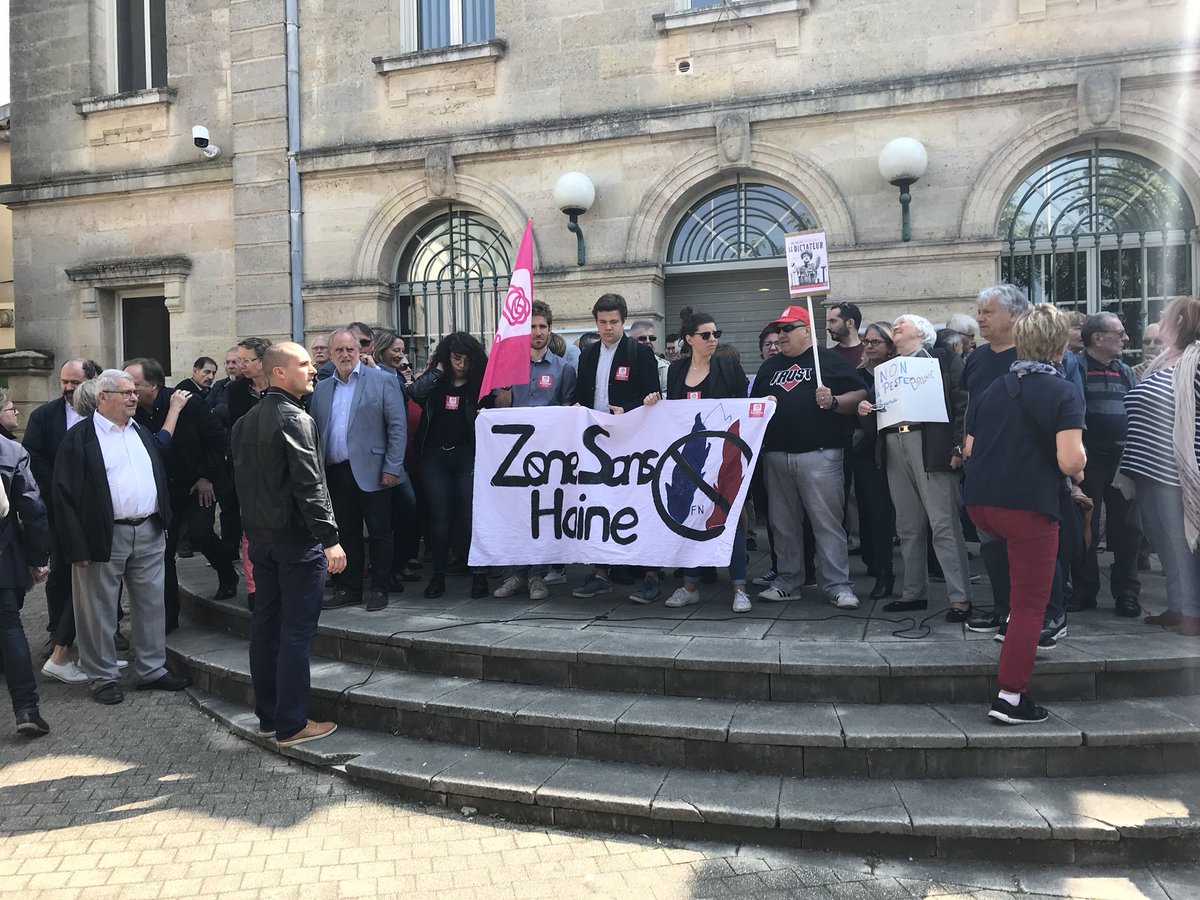 ❗Le maire de #Béziers @RobertMenardFR lâchement et violemment agressé cet après-midi en Gironde par des participants à un rassemblement organisé par les élus et militants locaux de LREM, du PS, du MoDem et d'EELV.
Irresponsables et inacceptable. 
#SaintAndreDeCubzac
