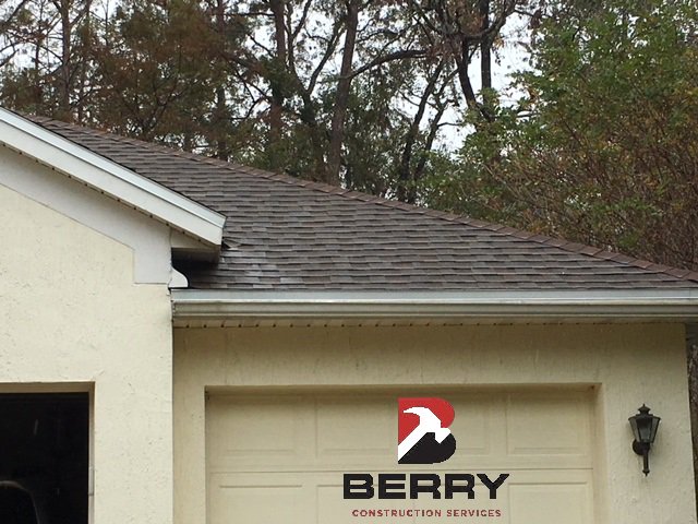 BerryConstr's tweet photo. April showers bring May flowers! Now's the perfect time to have your roof replaced! We replace your fascia, soffit, and address any structural problems! Call @BerryConstr at 904-347-1649 https://t.co/bCGDjhmDHO #realty #florida #jacksonville #fascia #soffit #northflorida #roofing https://t.co/QZ9GLTg93C