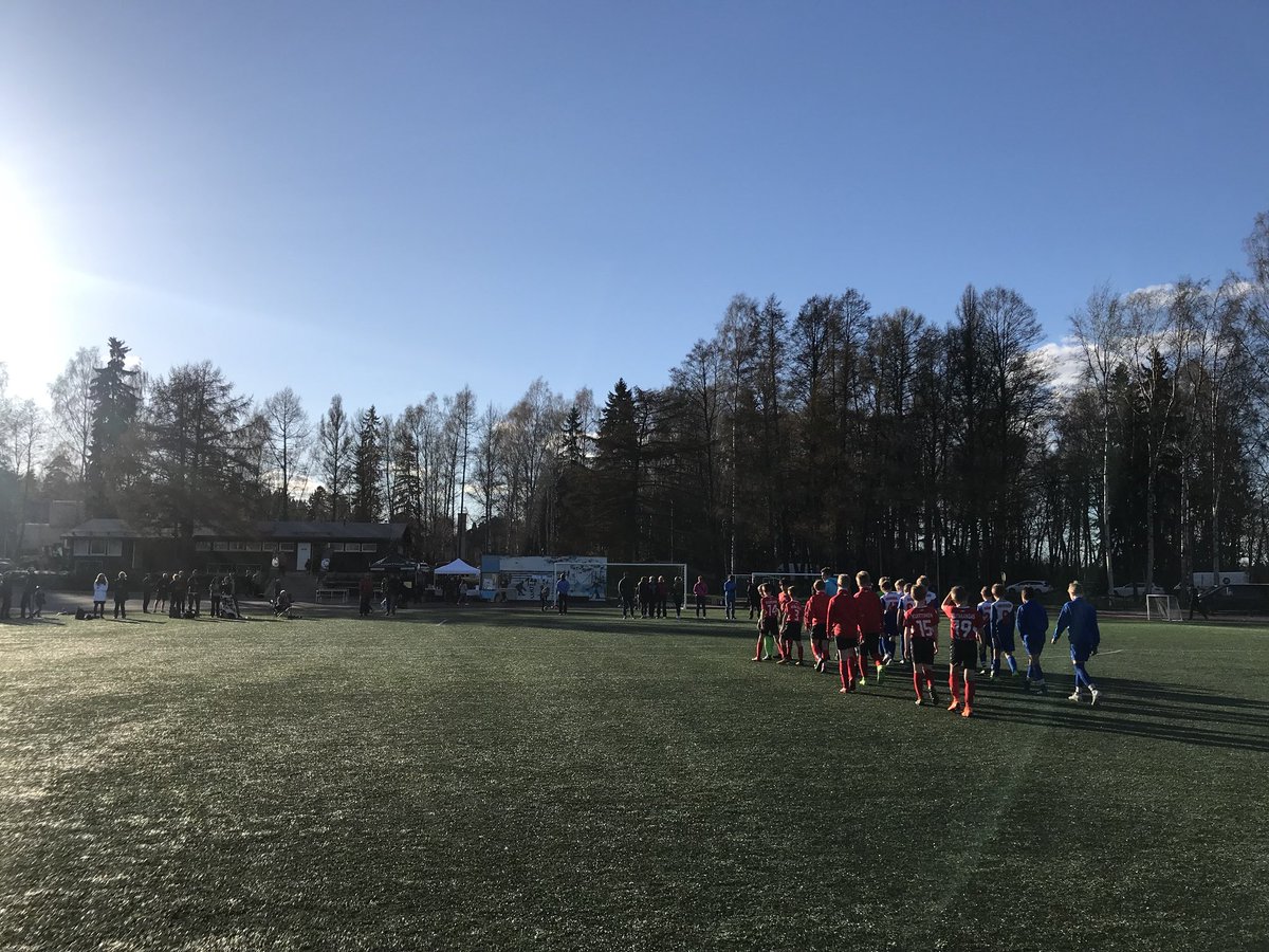 Viimeinen peli <a href="/epsakatemia07/">EPS Akatemia 07</a> punaisella #PonkesCup isäntä <a href="/PPJ2007/">PPJ 07 Edustus</a> vastaan. Valkoinen ryhmä aamupäivän lohkossa 5. Hyvin järkätty turnaus, kovat pelit ja keli kohdallaan! Omassa pelissä petrattavaa, treenin kautta👊
