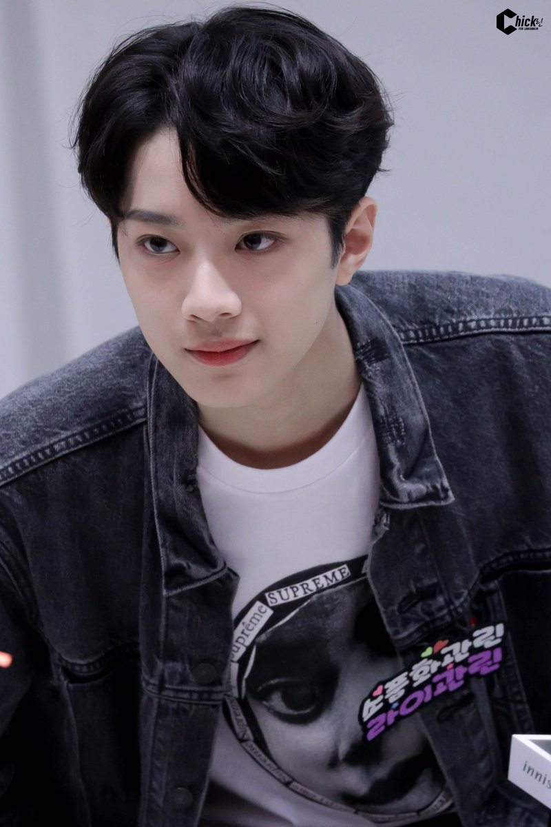 ChickLin0923's tweet photo. 180428 👀 #라이관린 #워너원 https://t.co/r7HNLX98Tp