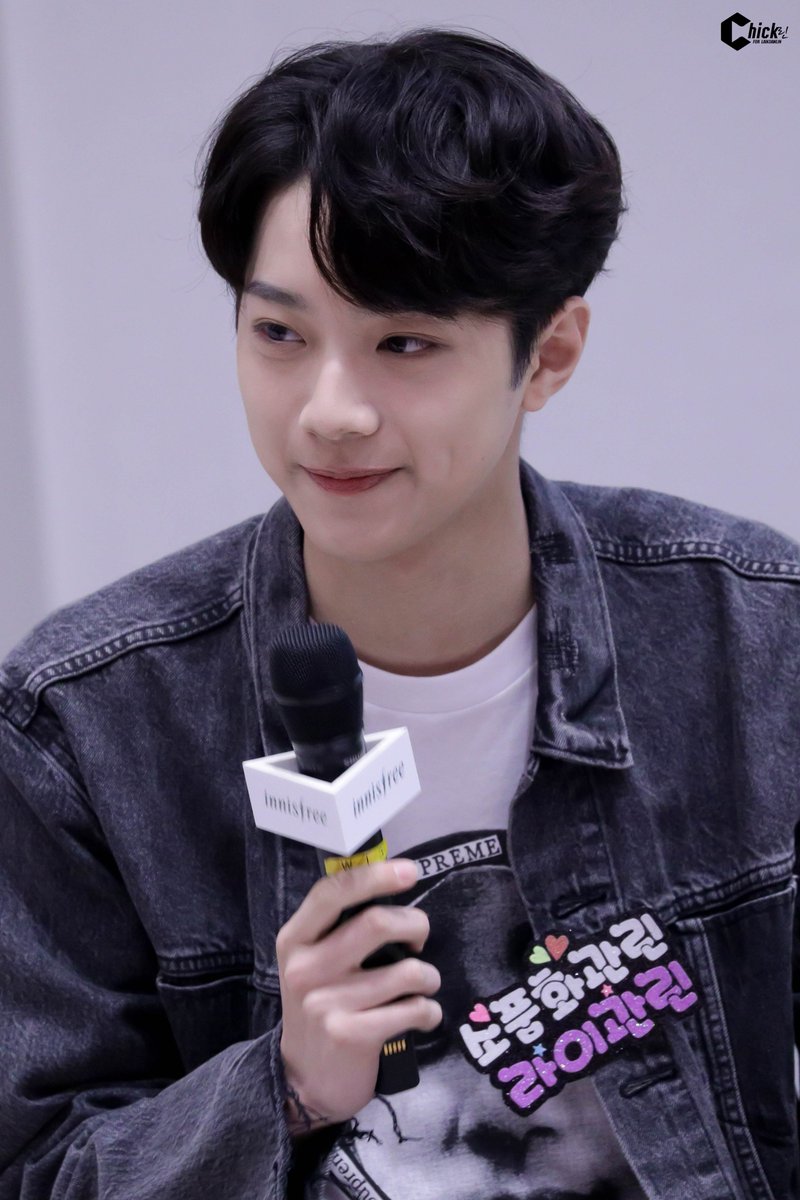 ChickLin0923's tweet photo. 180428 👀 #라이관린 #워너원 https://t.co/r7HNLX98Tp