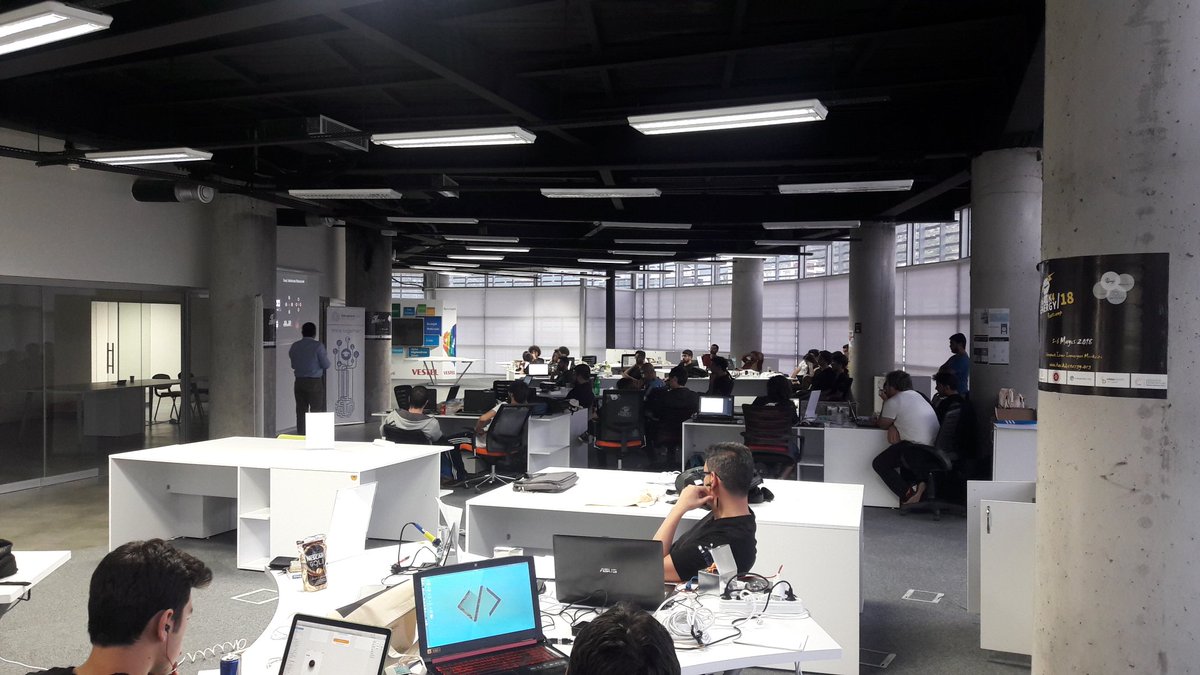 AtmosferTTO's tweet photo. Hack4Energy, keynote konuşmacı Tayfun Hız'ın "Enerjide Dönüşüm" konulu sunumu ile devam ediyor. #Hack4EnergyBootcamp2018 https://t.co/hG70wB0LDA