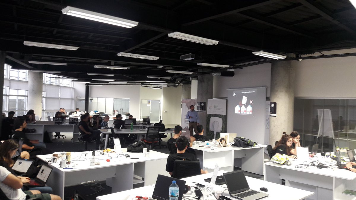 AtmosferTTO's tweet photo. Hack4Energy, keynote konuşmacı Tayfun Hız'ın "Enerjide Dönüşüm" konulu sunumu ile devam ediyor. #Hack4EnergyBootcamp2018 https://t.co/hG70wB0LDA