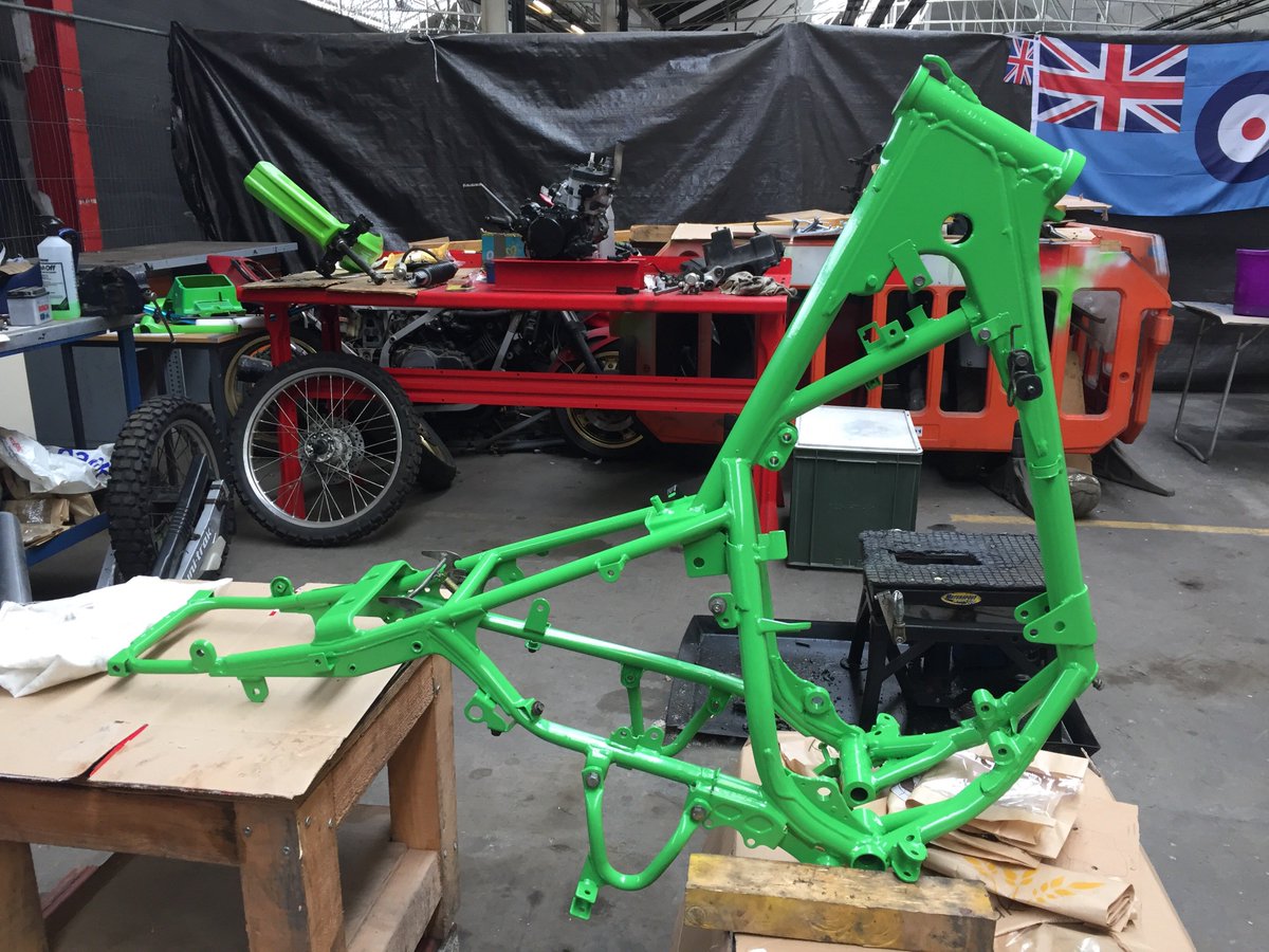 Forces_BikeShed's tweet photo. Pindy’s frame is back from the powder coaters. Kawasaki green for his KMX200- the rebuild can begin. #Kawasaki #Green #KMX200 #Frame #Mechanic #Powdercoating https://t.co/PRaLQzGz5w