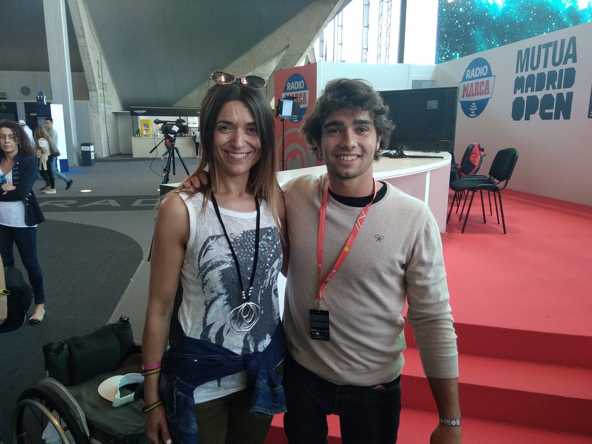 nagoraki's tweet photo. @mxpijoan @XaviGasso @RealNiKLo @natalia_la_llov @dieschwartzman @JulianFunky @chicawhirlpool @arsenismash @profevillu @laraarrua @BingenBila De las personas que más ilusión me hacía conocer @DaniCaver ..un encuentro muy agradable y cariñoso.. GRACIAS .. MUCHA SUERTE CAMPEÓN 😘 https://t.co/VszFIlfQpb
