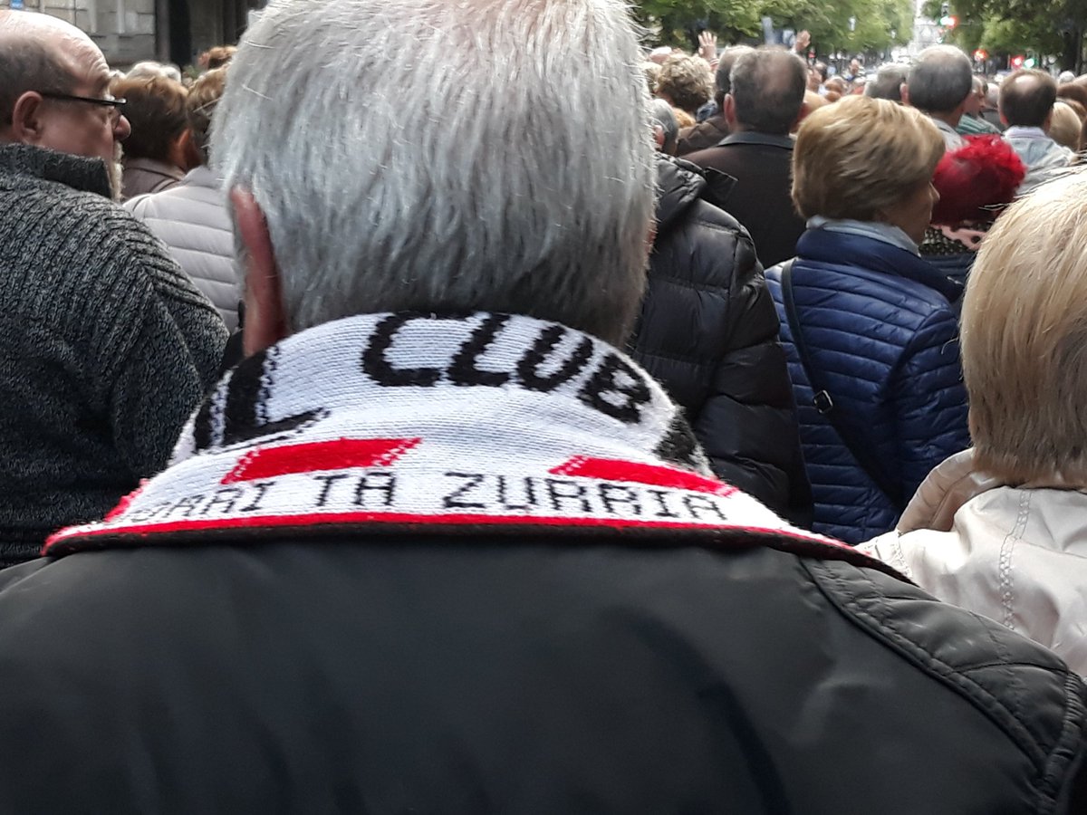 lutxoegia's tweet photo. Manian orain. Athletic gorri ta zuRRia #BUFANDAK #Hooligans https://t.co/R8qmSFIAdm