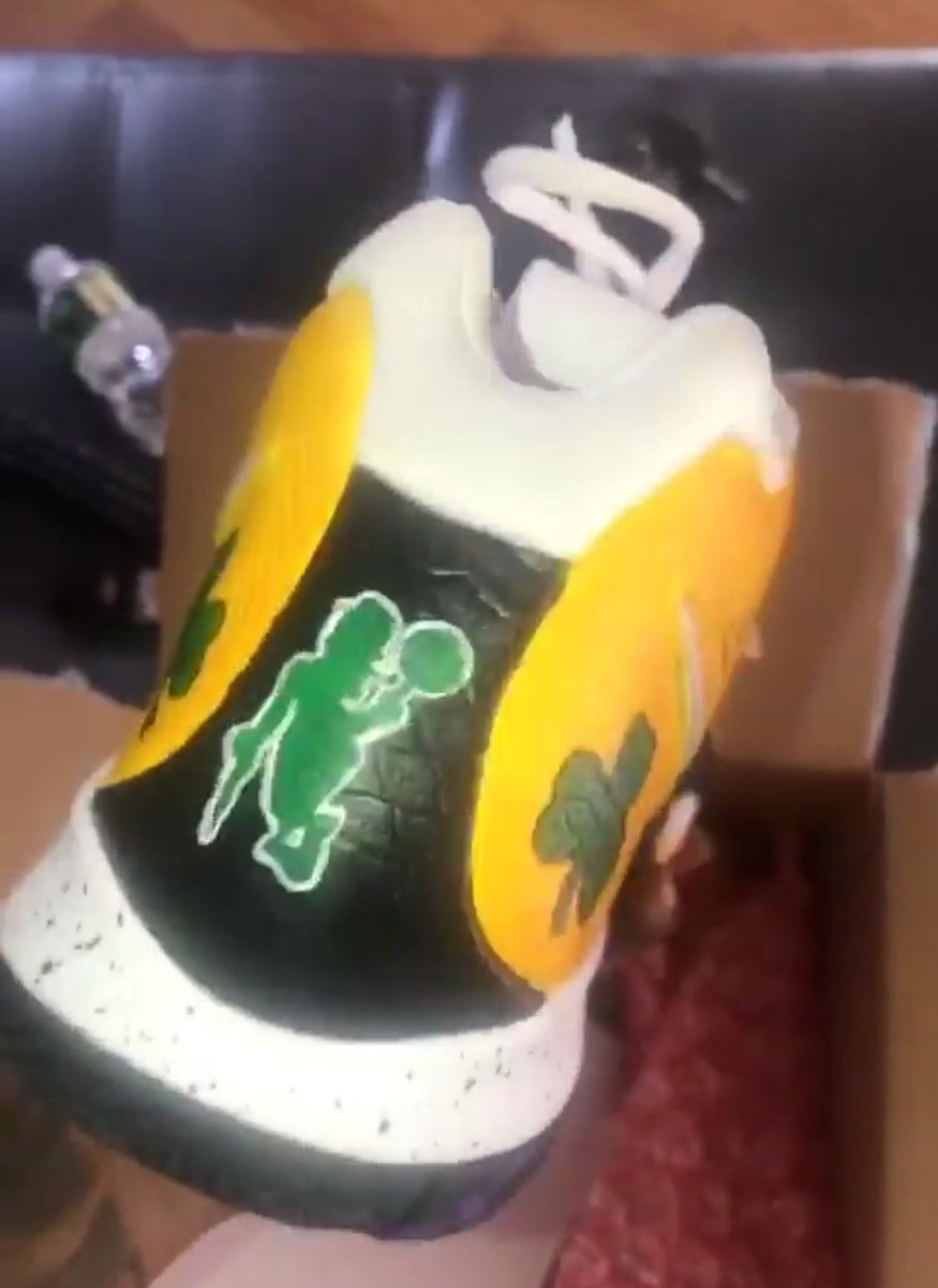 Looks like <a href="/T_Rozzay3/">Terry Rozier</a> is going to be wearing some very special Kyrie 4s tonight. (Via <a href="/GMB__G/">GUNNAMAN</a>)