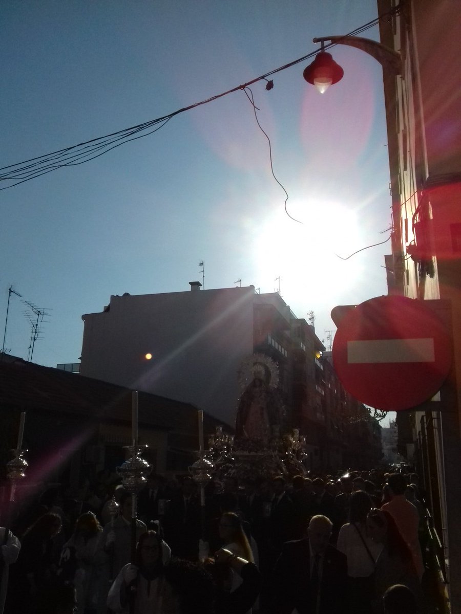 paliodemlga's tweet photo. En estos momento recorre la Virgen del Rosario la calles de El Palo #cofradíasMLG #GloriasMLG @rosarioelpalo https://t.co/d6hCJmBY1e