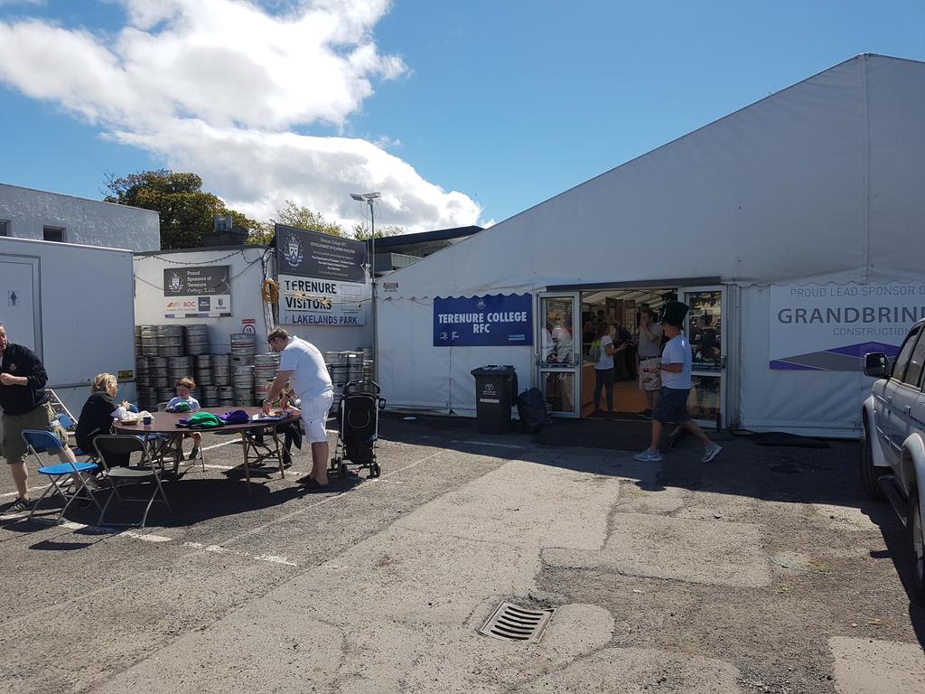 gmuzz87's tweet photo. Great weather out in @terenurerugby for their annual u13 tournament. Teams from England, Wales and France are competing this weekend. Super for @RhysRuddock to pop down and give support for a great event. He had time for everyone #Gent @LeinsterBranch  #fromthegroundup https://t.co/tduIJ6w3hu
