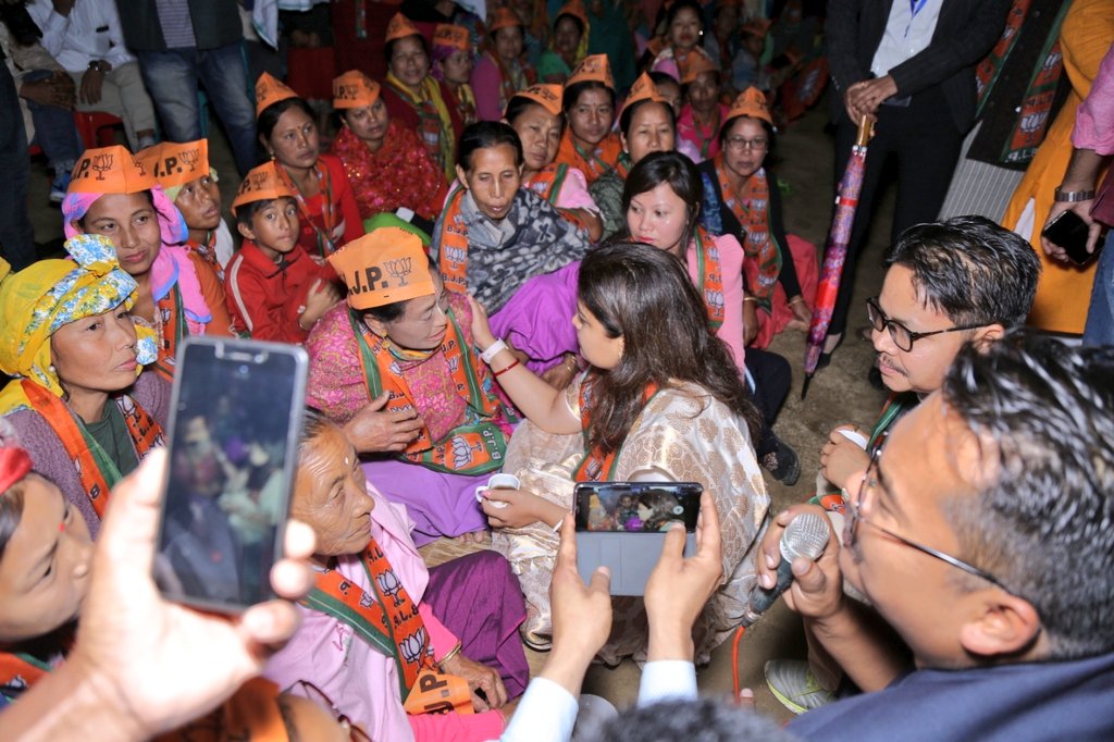 Poonam Pramod Mahajan tweet media