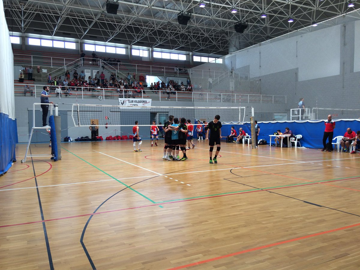 cvxativa's tweet photo. Després de perdre contra #Oleiros,els juvenils del @cvxativa s’han refet guanyant-li 3-2 al @cvhervascuenca.Tanquem el #CEJM2018 amb una 7a posició i molt d’aprenentatge.Estem orgullosos de tots vosaltres. #FamilyCASH #GEANCAR #xativaTurismo #voleibol https://t.co/9NPkAjeLhX