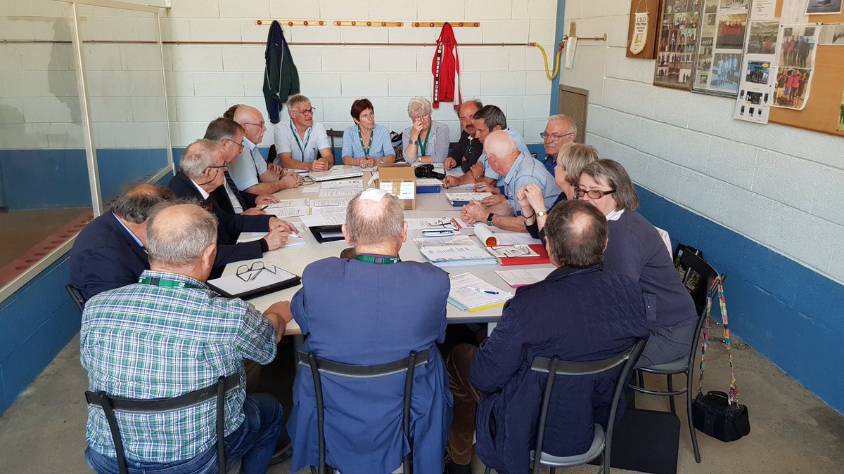 jc_cheritat's tweet photo. Le conseil d Administration de la Fédération Nationale des Bouilleurs de cru en congrès à HAUTERIVES (Drome) https://t.co/Pg1zI8h0oN