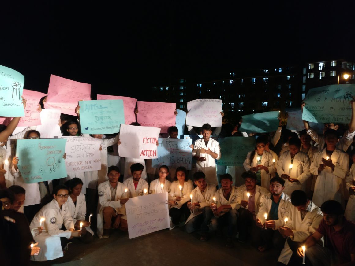 Drsrt7's tweet photo. Candle light March with demand of A PERMANENT DIRECTOR(not from AIIMS Bhopal faculty) by AIIMS Bhopal students. #GandhiofAIIMS #AIIMSneedsDirector #Walktodelhi @AIIMSBhopal @JPNadda @PMOIndia @CNNnews18 @TimesNow @timesofindia @DainikBhaskar @republic @SushmaSwaraj @MoHFW_INDIA https://t.co/FjQ0E7SMMh