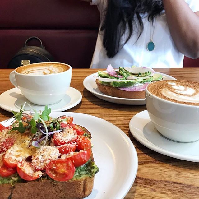 LaurenMyersCo's tweet photo. Having the best time in San Francisco with my friend Katrina @thekatrinablair on our (extended) weekend girls trip! What are you up to this weekend?
โข
#sftravel #sanfranciscoeats #blacktravelfeed #sfweekend #girlstrip #iheartsf #traveldiaries https://t.co/XKiHuegCYb https://t.co/vOKwWF08jl