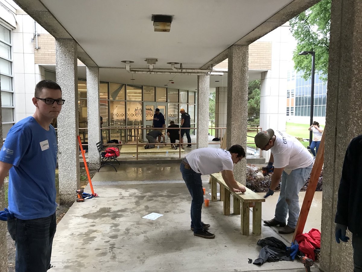 lisarbsmith's tweet photo. Thank you @CityYearDallas &amp; @LibertyMutual for working hard and supporting @WTWHighSchool! We appreciate the ❤️! https://t.co/i1oIIwm4EN