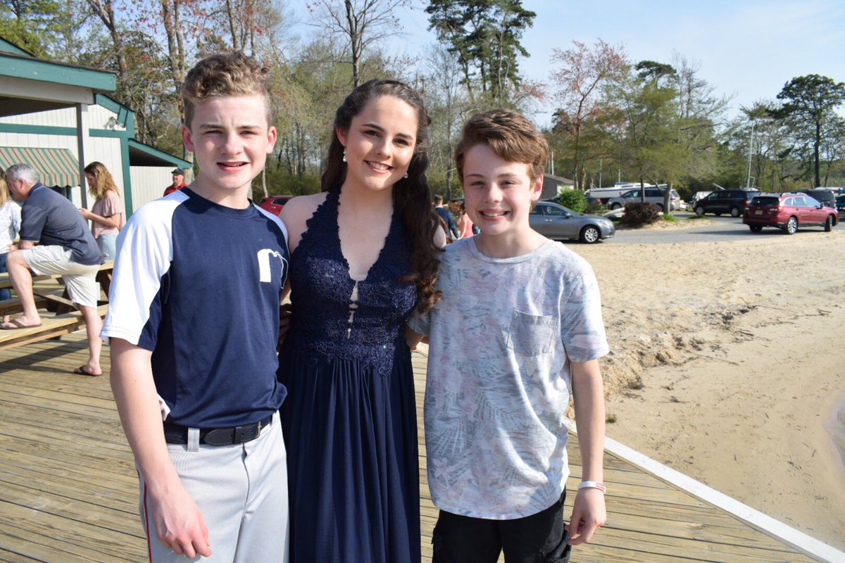 laurkavv's tweet image. family first💙 #mysupportsystem