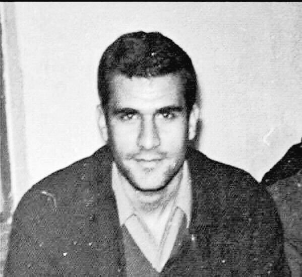 denizenazir's tweet photo. En hızlısıydı hepimizin,
En önce göğüsledi ipi,
Acıyorsam sana
Anam avradım olsun
Ama aşk olsun sana çocuk,
Aşk olsun...
#DenizGezmiş
#6Mayıs1972 https://t.co/VSgxkIGXn6