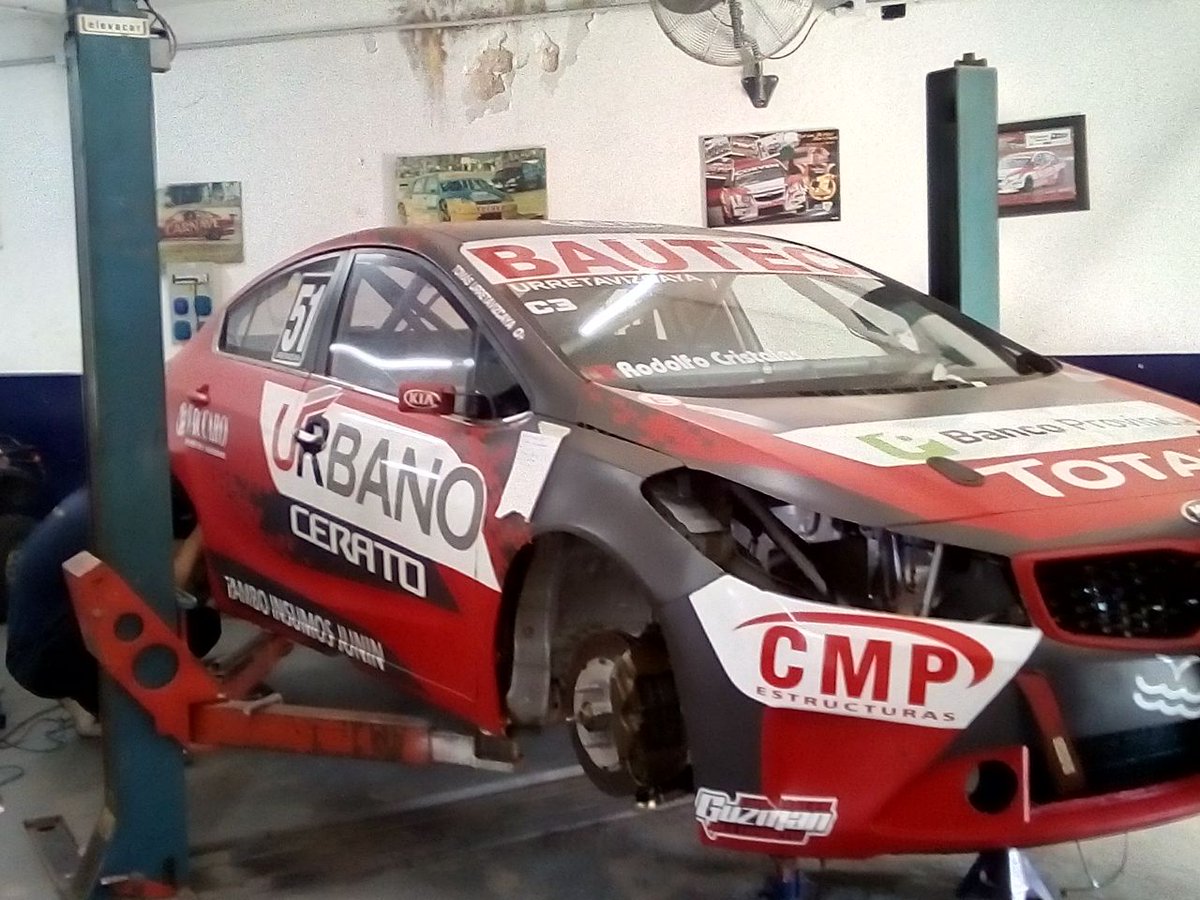 fgracing18's tweet photo. En la estructura de Nicolás Kern se trabaja sobre el @KiaCerato de @tomyurreta para la presentación de la C3 en Neuquén el próximo fin de semana. El martes estarán girando en @CVEoficial 
@prensatn https://t.co/QFikEbLydm