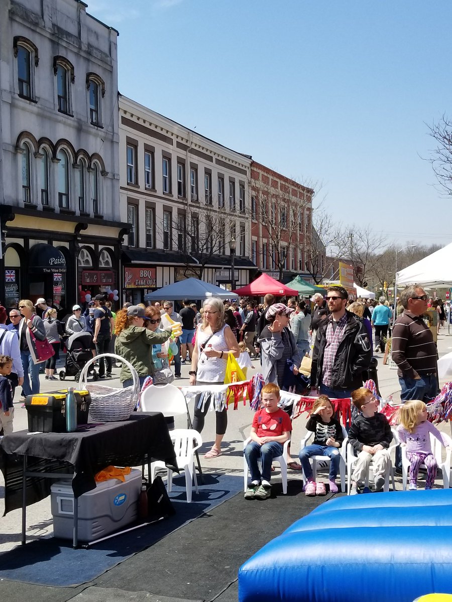 sarahbobka's tweet image. Beautiful day in @ClaringtonON for #Maplefest! Great water initiative by @BowmanvilleHS #KPRisAwesome #bhswaterproject #thewaterproject #saynotoplasticwaterbottles 
@_WaterProject @clartourism @RegionofDurham