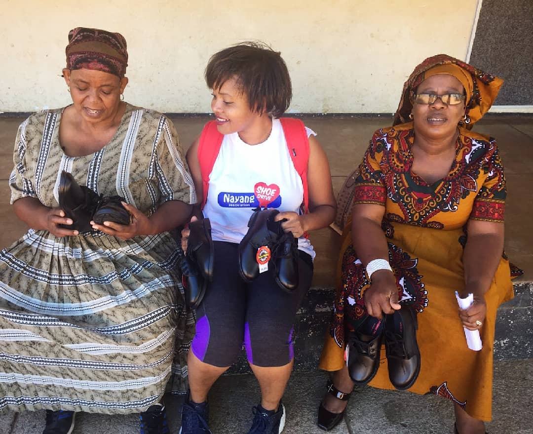 MadibanaKagiso's tweet photo. #Communitybuilders
Finally donated 35 pairs of school shoes to Mogonye Primary school today..
Pictured here with the Chairperson of the VDC and the Guidance and Counselling teacher at Mogonye Primary school..
#NayangAssociation #IREX #MWFDAY https://t.co/a1wzpXyRPb