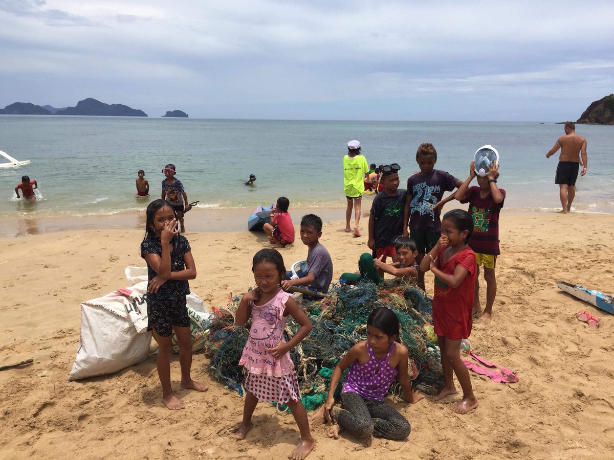 ENPlasticBattle's tweet photo. Fish nets taken away by the childen on yesterday’s clean up at Nacpan beach. There is a large number of fishermen leaving their broken nets behind; A real threat to #marinelife . #sadreality #ecowatch #reefwatch #pollution https://t.co/evINUzriUX