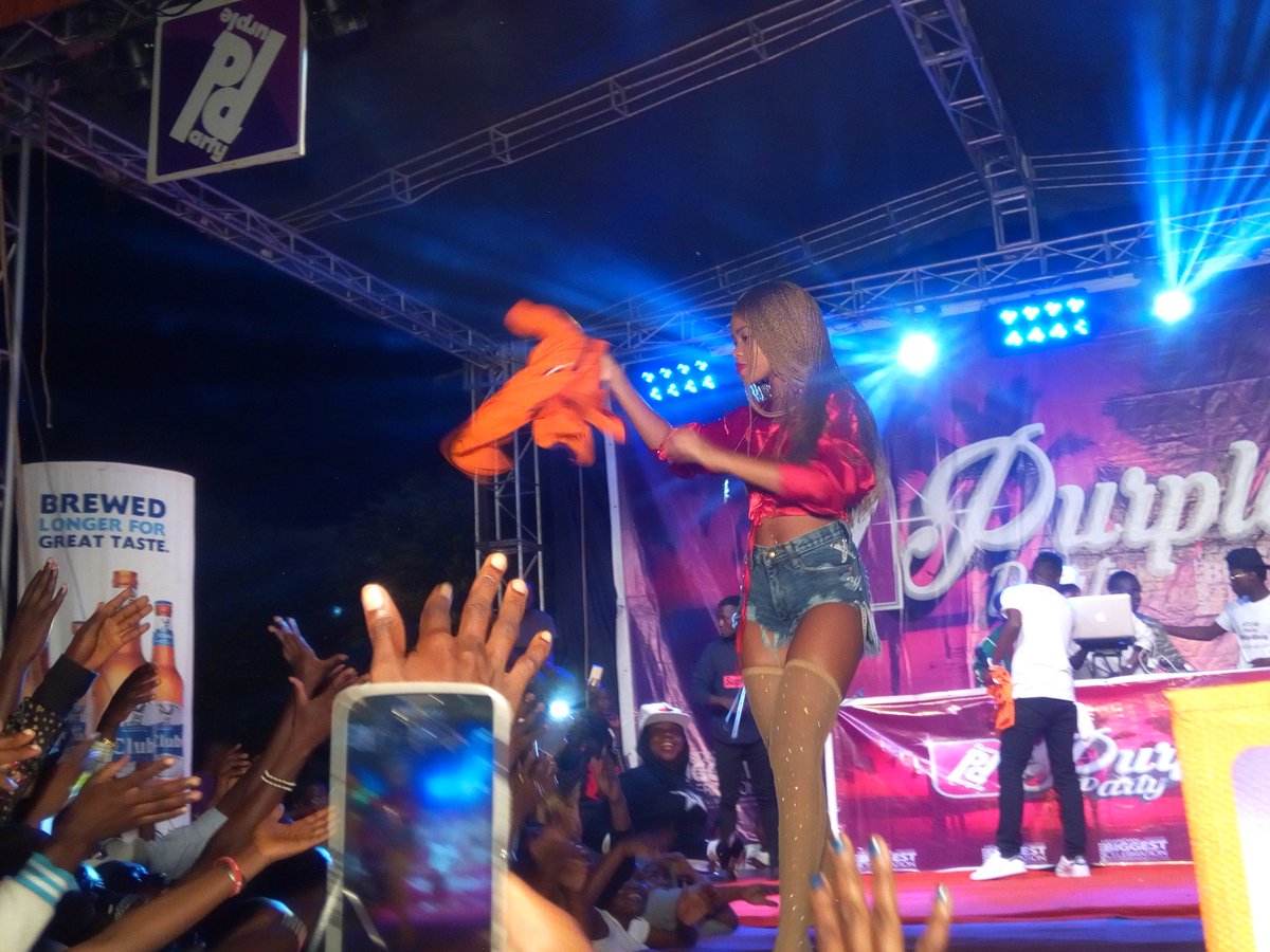 africellUG's tweet photo. The beautiful @SheilahGashumba wants to know they say hi in Lusoga.
She also has some goodies to give out.
#PurpleParty https://t.co/h7dNlS9ZqP