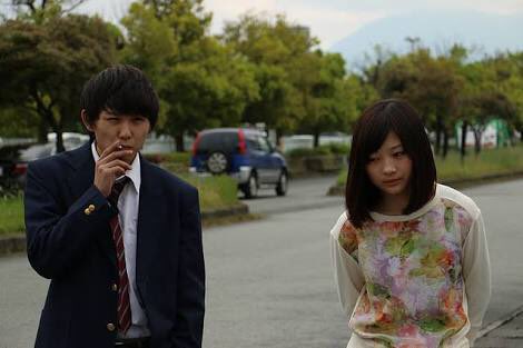 eigazombiechill's tweet photo. 日本映画の希望・内田英司監督、松岡茉優の盟友にしてモーヲタ・伊藤沙莉主演の暴走ムービー『獣道』がNetflixで配信中。レンタル店にも置いてあります。ラブレターズ原案のオープニングシーンが最高だからまずは５分だけ再生してみてください。 https://t.co/91rgui7ExT