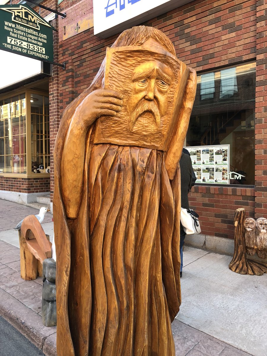NewGlasgowNS's tweet photo. Amazing wood sculptures by Andy Ward #DowntownNewGlasgow #NGAAN18 @NGsArtAtNight #art #creativity https://t.co/ZprQ99iy25