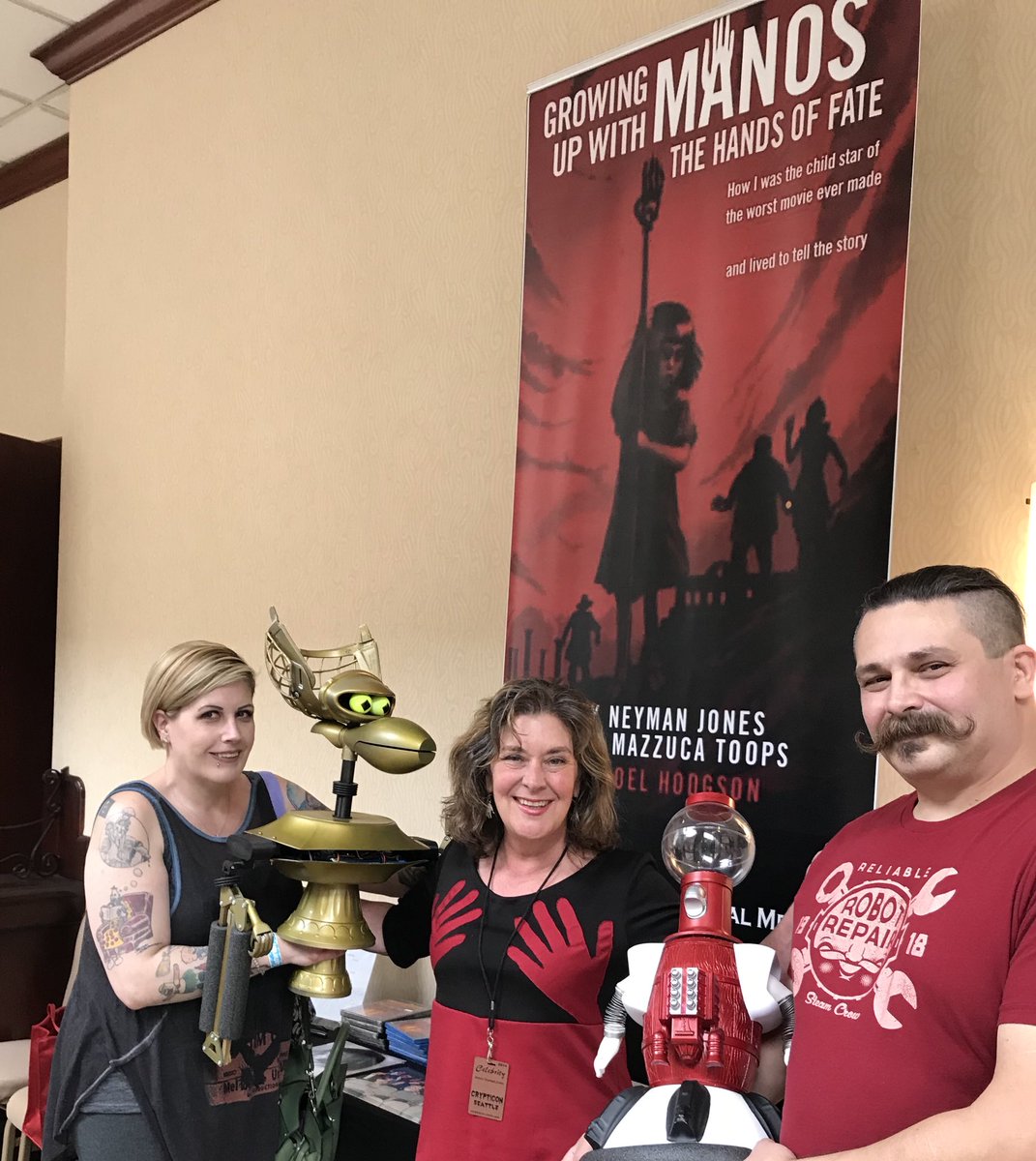 NumbZombieMom's tweet image. Met this lovely lady at #Crypticon #Seattle two worlds meet in the hands of fate.
#MST3K