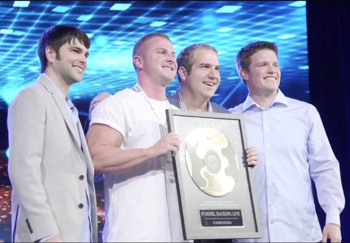 ImJosefRakich's tweet image. Receiving my 2 Comma Club award at the Funnel Hacking Live event from the man himself @russellbrunson! This awards is not for me, it’s for the entire team behind me at Josef Rakich Fitness. 🏆 I would be nowhere without all of you guys/girls behind me! ❤️ #FunnelHackingLive