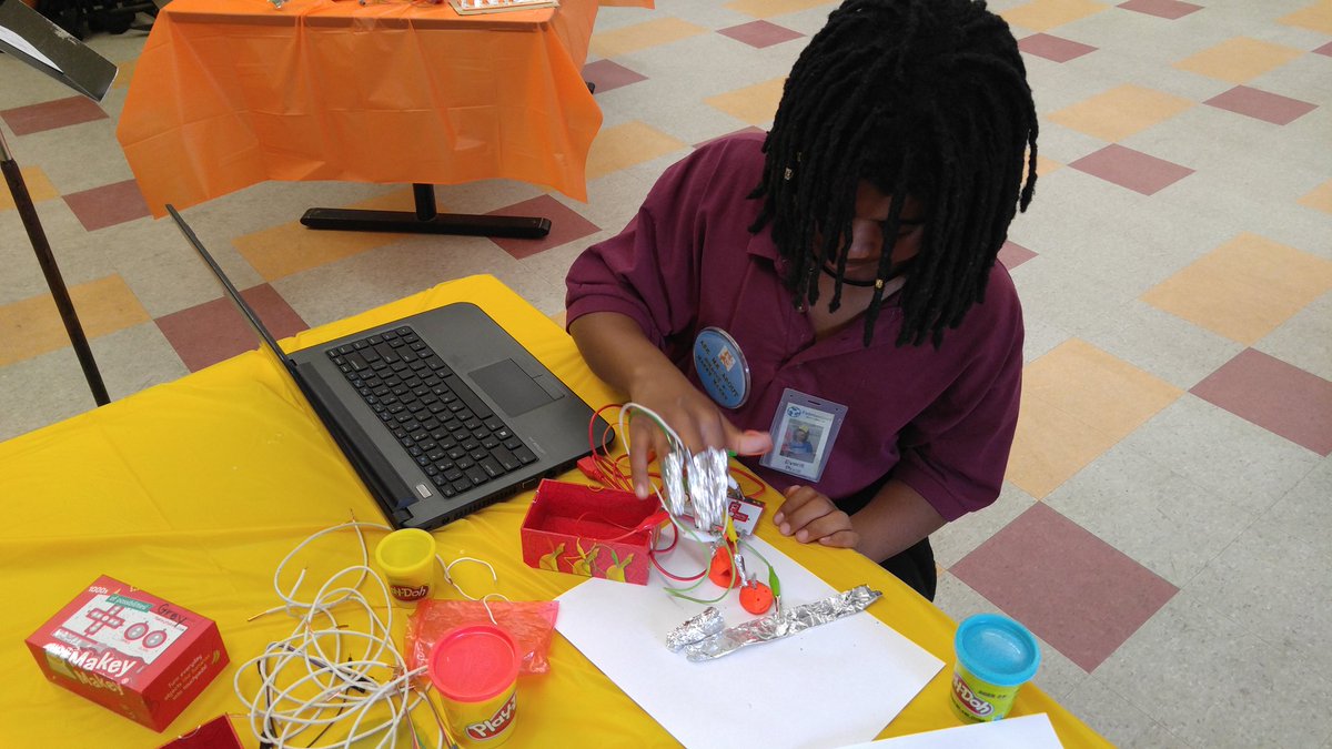 tmsjen's tweet photo. #Scratchday fun with @makeymakey #CCScratchRI We enjoyed hosting at TMS! TY @JaniceKowal https://t.co/Ppoox0L687