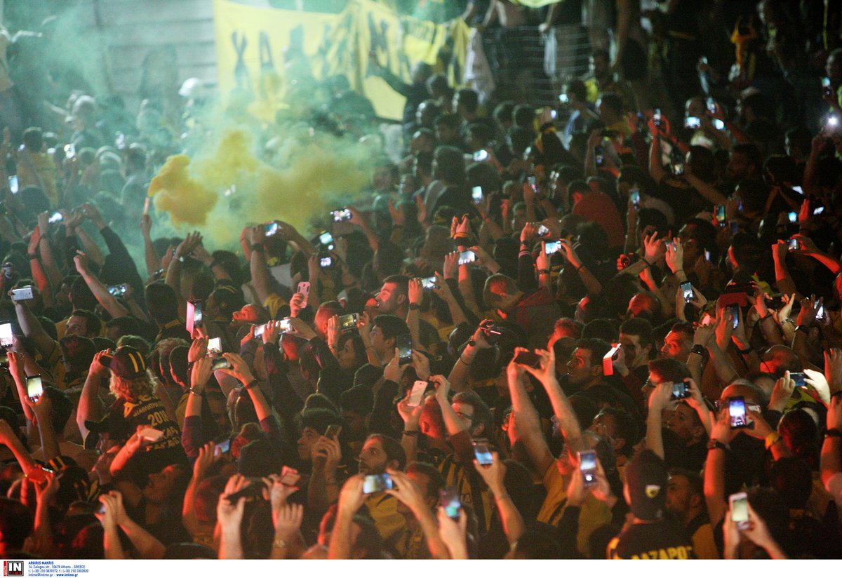 AEK_FC_OFFICIAL's tweet photo. Η Νέα Φιλαδέλφεια ζει την πιο μεγάλη νύχτα των τελευταίων 24 ετών. Την πιο μεγάλη μέχρι την επόμενη!
#aekfc_champions2018 #aekfcseason2017_18 #apolaek #aekfcteam2017_18 #aekfamily #weareback https://t.co/hcIWIsNeEx