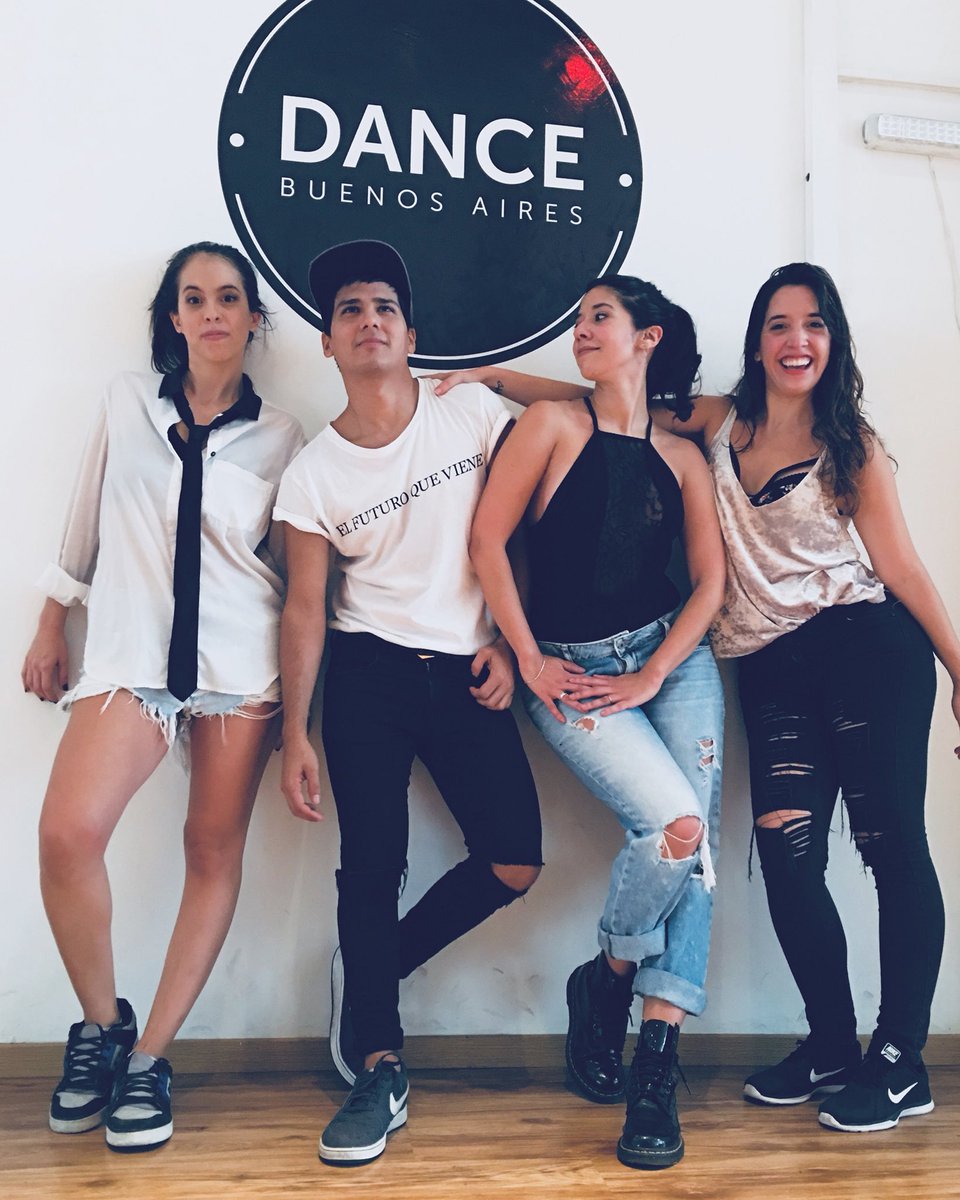 yoniwitty's tweet photo. Se viene 100 grados de @laliespos próximamente coreo de este tema bomba y con estas diosas 🔥🎬🎥 https://t.co/Qcv9ExQDQj