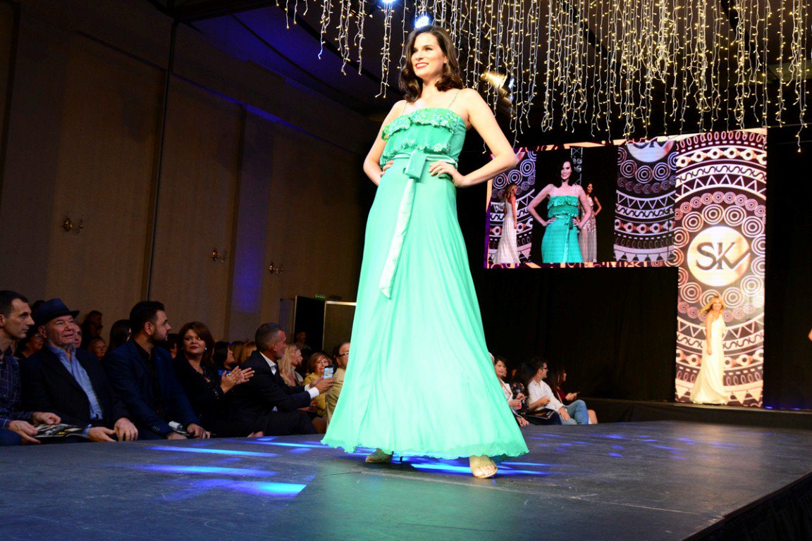 dannu66's tweet photo. Una divina! @laurivarola 💎💙👗#Artelleza2018 #KeyKolorSuperstar #SilkeyMundial #Cordoba #RevistaBrooke https://t.co/7JGClj6Fof