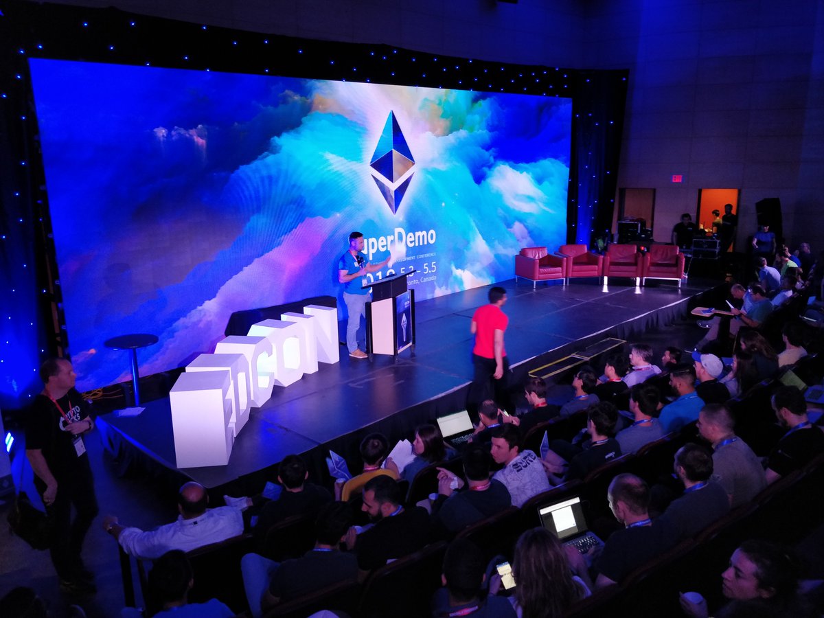 mattdlockyer's tweet photo. 🔥🔥🔥 SUPER DEMO TIME 🔥🔥🔥
#EDCON
@AmeerRosic @BobSummerwill pictured 😂 https://t.co/SxxfozYFpG