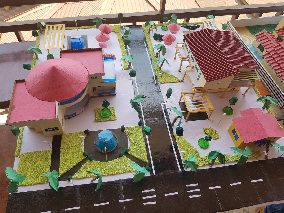bahoro09's tweet photo. J'étais séduit par ces projets des étudiants de l'institut Général Lansana CONTÉ de Lambanyi cet après midi. 

Des projections entre autres de centres de loisirs, maisons d'habitations et cités administratives. 

#NosJeunesOntdutalent #BestTimeInGuinea #Kibaro https://t.co/G4IRLgGcUv