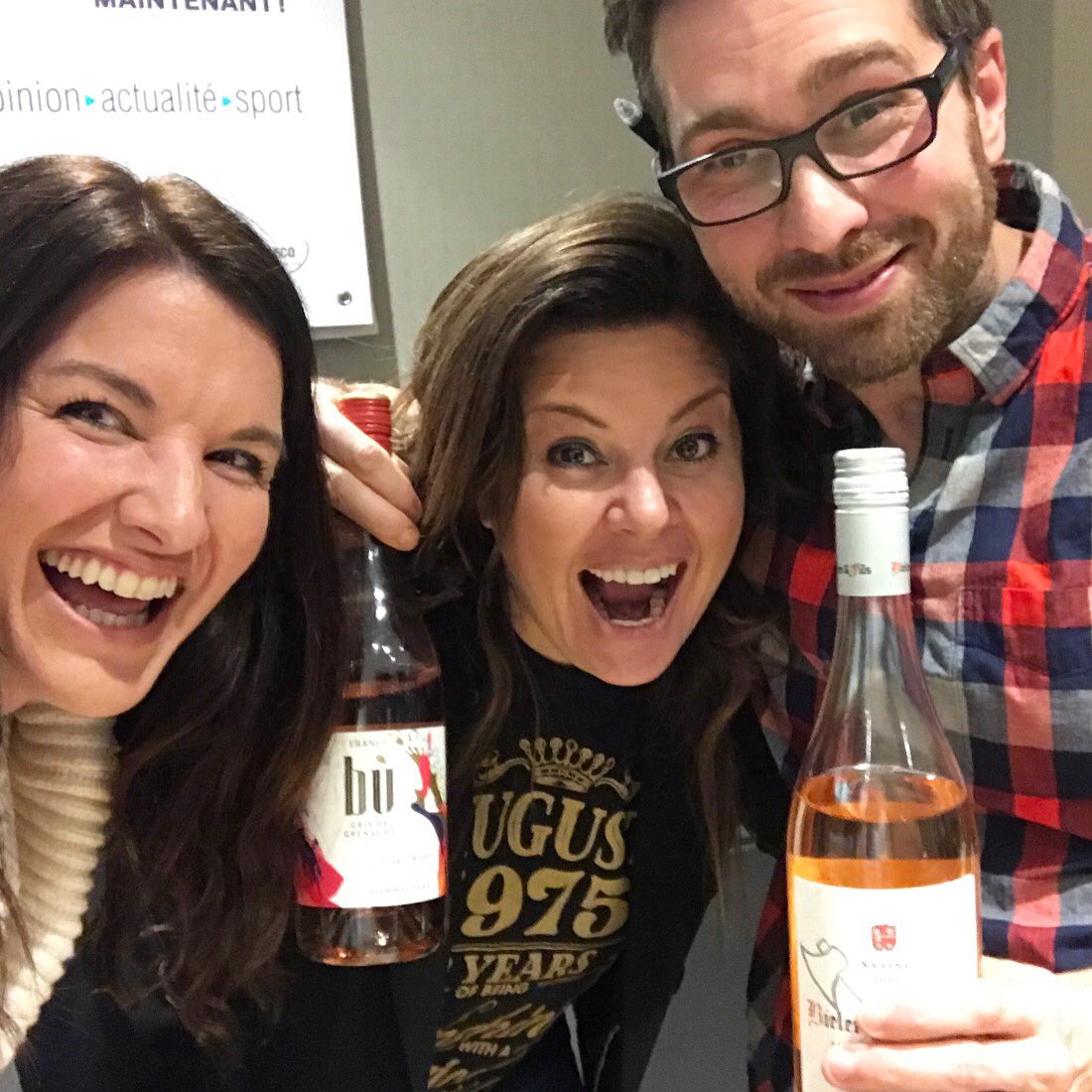 Vive les rosés!! 💞 #vinsbu #bieler #rose #wine #vin #985FM @mathieubeaumontperso <a href="/tapisrose/">Tapis rose</a>