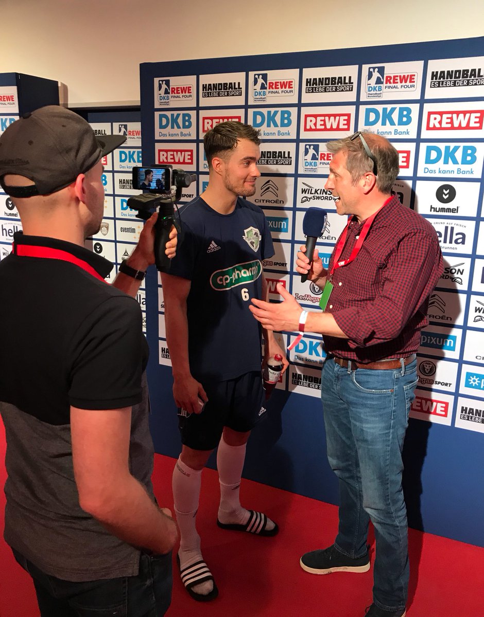 sor_frederiksen's tweet photo. Vi har fået en ny reporter på håndboldredaktionen #tv3sport #REWEFinalFour https://t.co/QegxnLeNMi