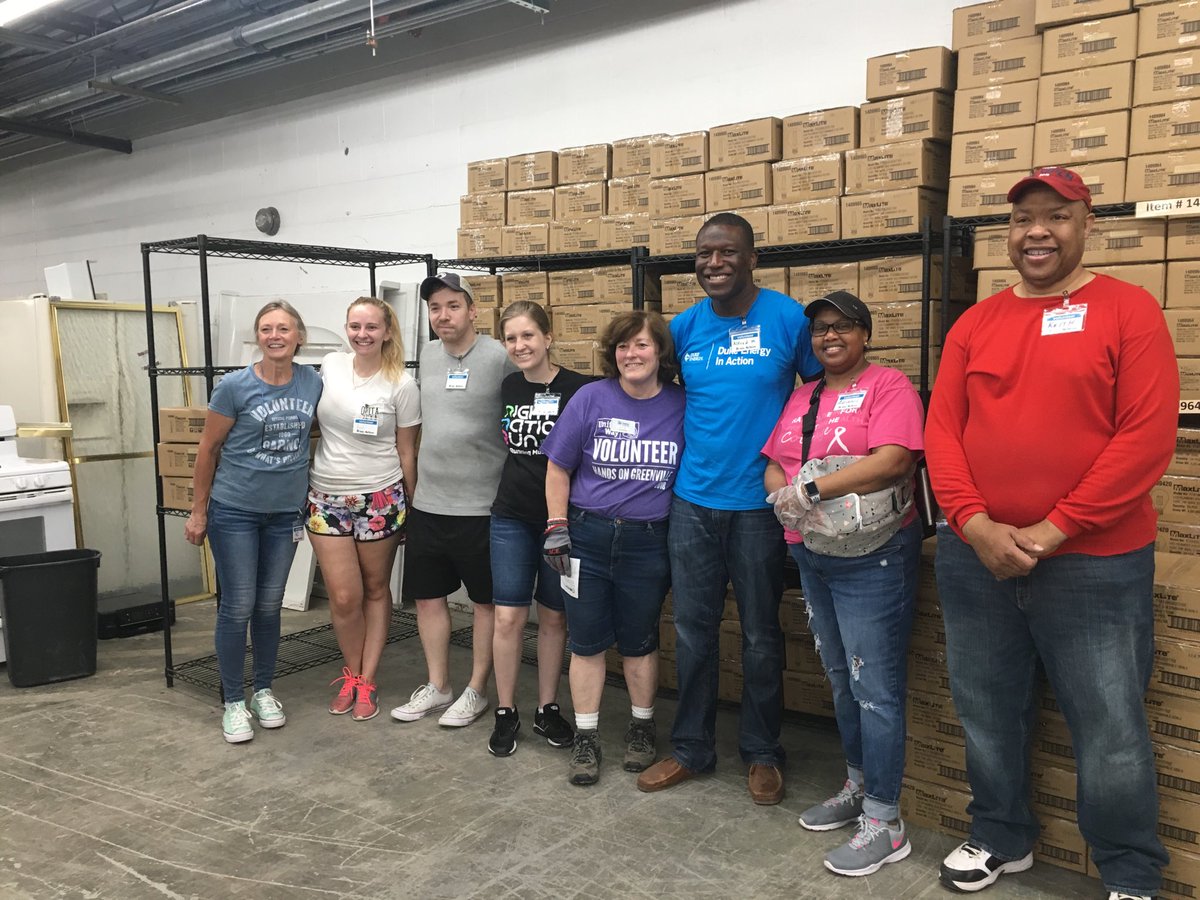 Konklusionspr16's tweet photo. Volunteering during United Way Hands on Greenville 2018 #volunteering #service #HOGDay2018 #WeAreDE #KAPsi1911 https://t.co/dWgY4sLjUR