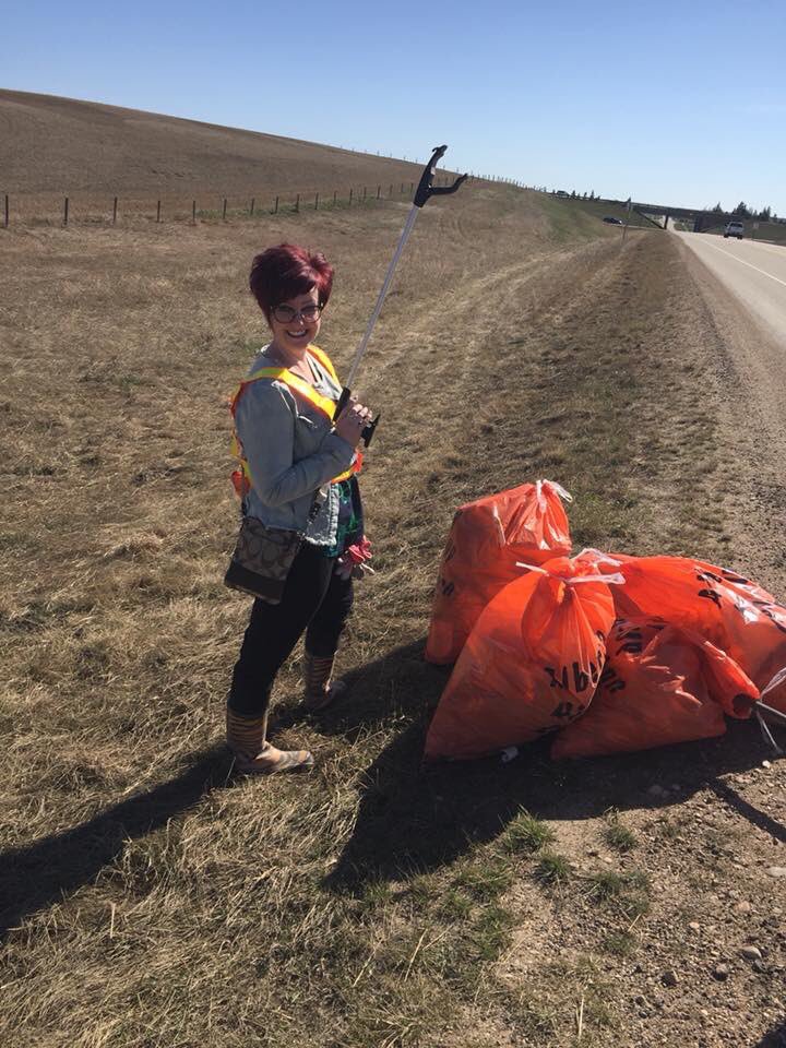 RougeRuminant's tweet photo. 8,000 steps before 10:30am. Solid effort at highway cleanup today. Loved it - even if I got made fun of for wearing jewelry π #shessofancy #itsonlyacoach https://t.co/p9y3ZRbfzG