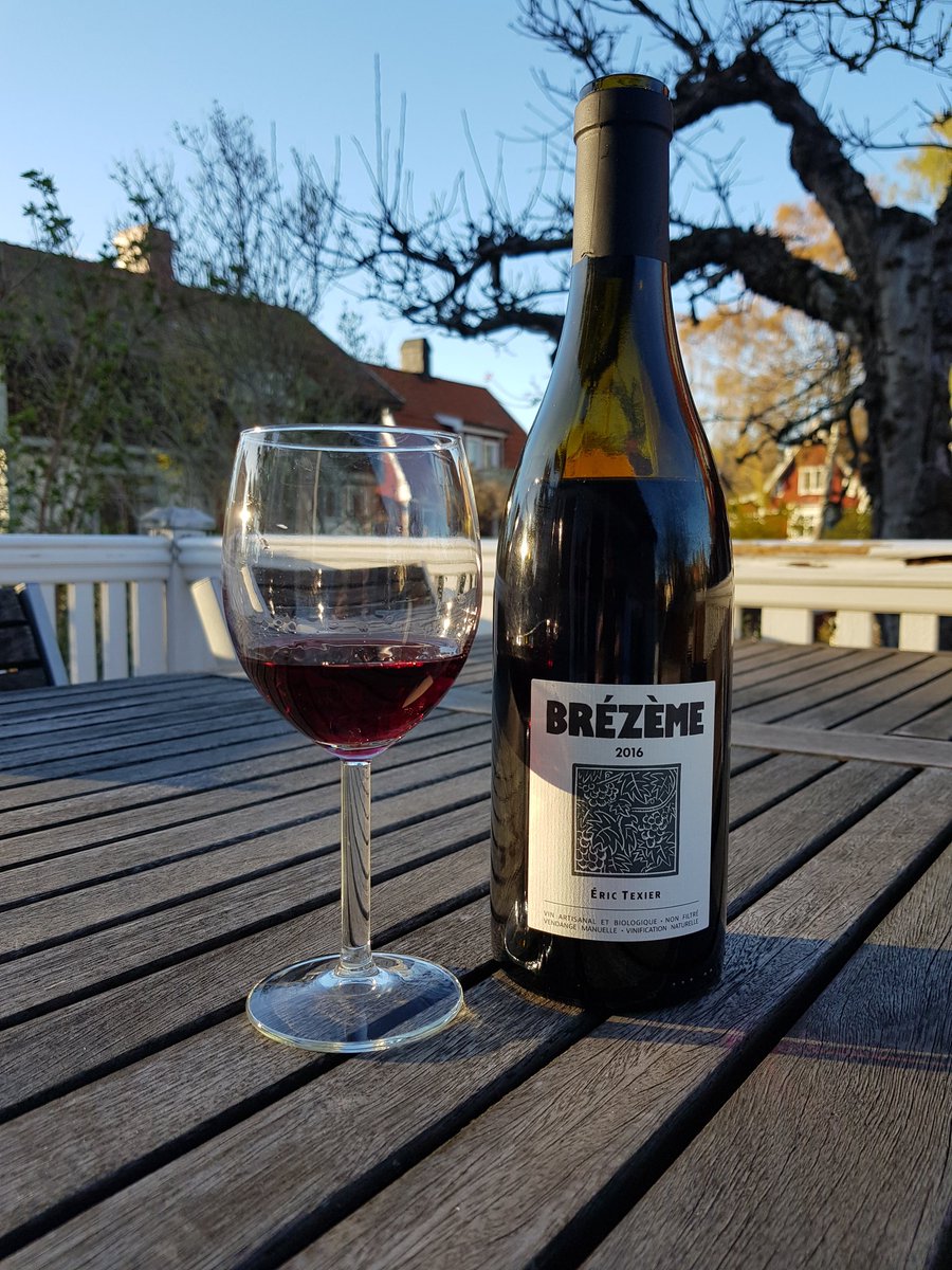 Wineflighter's tweet photo. Spring time in Stockholm. Entrecote on the BBQ and #brezeme from #erictexier in the glass. #naturalwine #vinbutiken https://t.co/d3bTwPWgyb