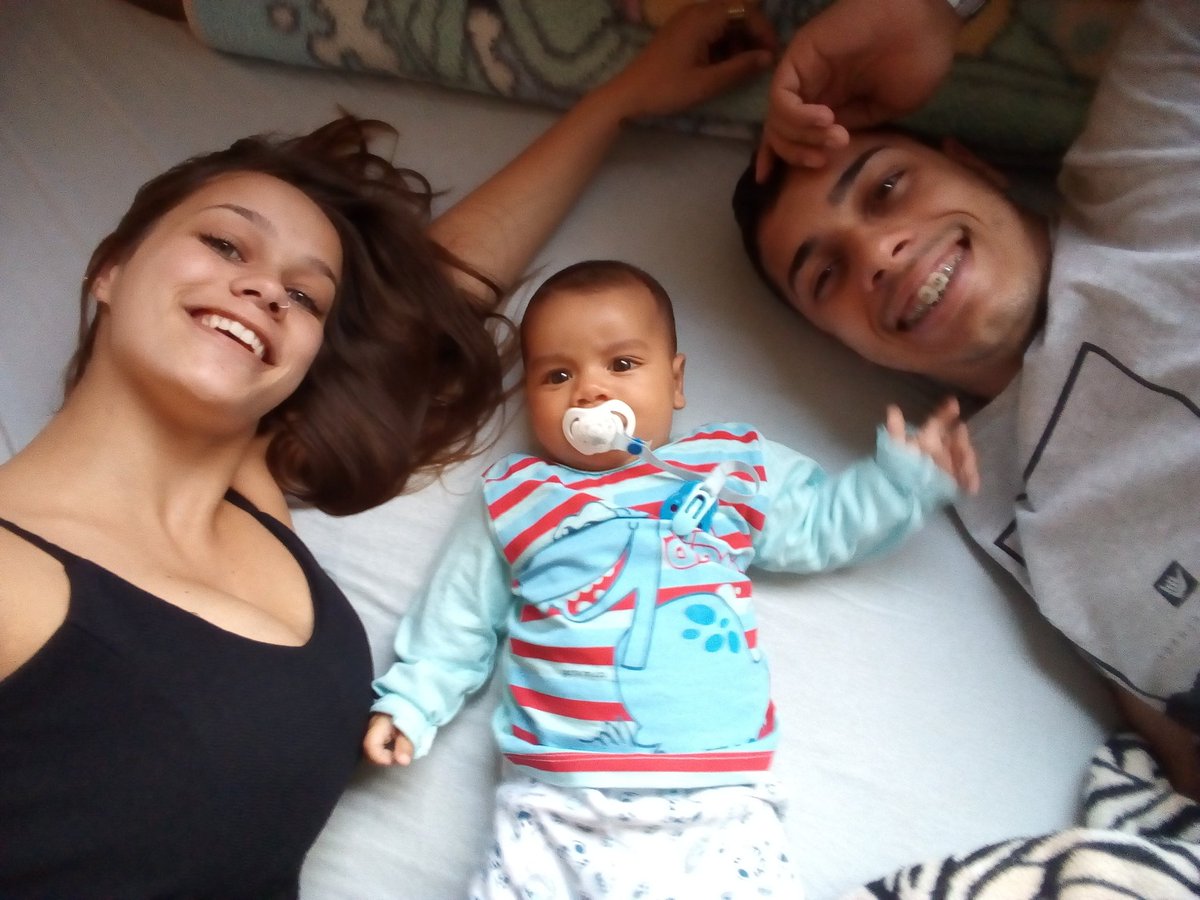 BreeendaDuarte's tweet photo. Bem sucedido é aquele que honra sua família, protege e está sempre lutando para fazer do seu lar, o melhor lugar do mundo! Eu Amo Vocês ❤️
#Life #Stick #SmallStick #family https://t.co/zWVKBiHFRd