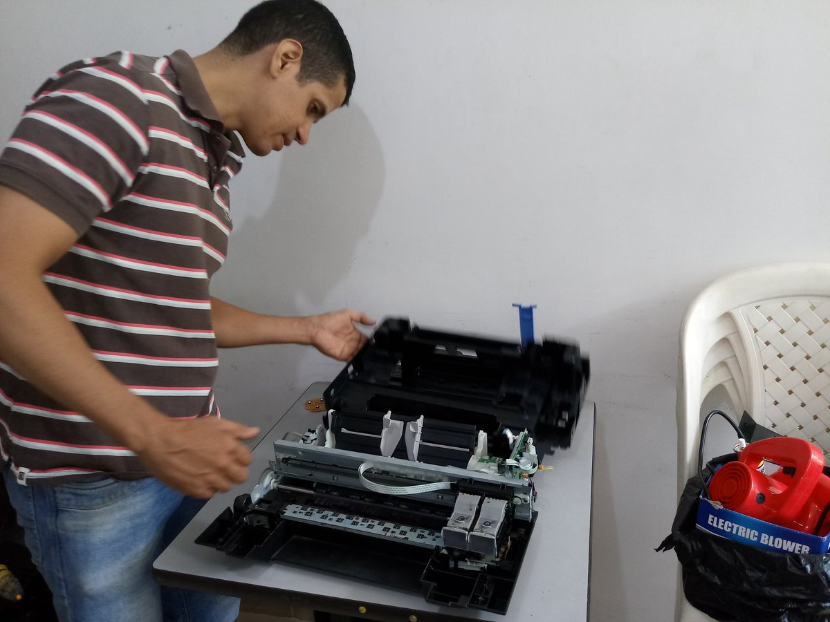 lorenza_chacon's tweet photo. @carocalleve @RedestUNAD @ClaudioCamiloG1 @Alex_AparicioR @UniversidadUNAD @johnfmontes. #EnsamblePC2018 Unad Cucuta. Práctica 3 https://t.co/QQbdwwksXo