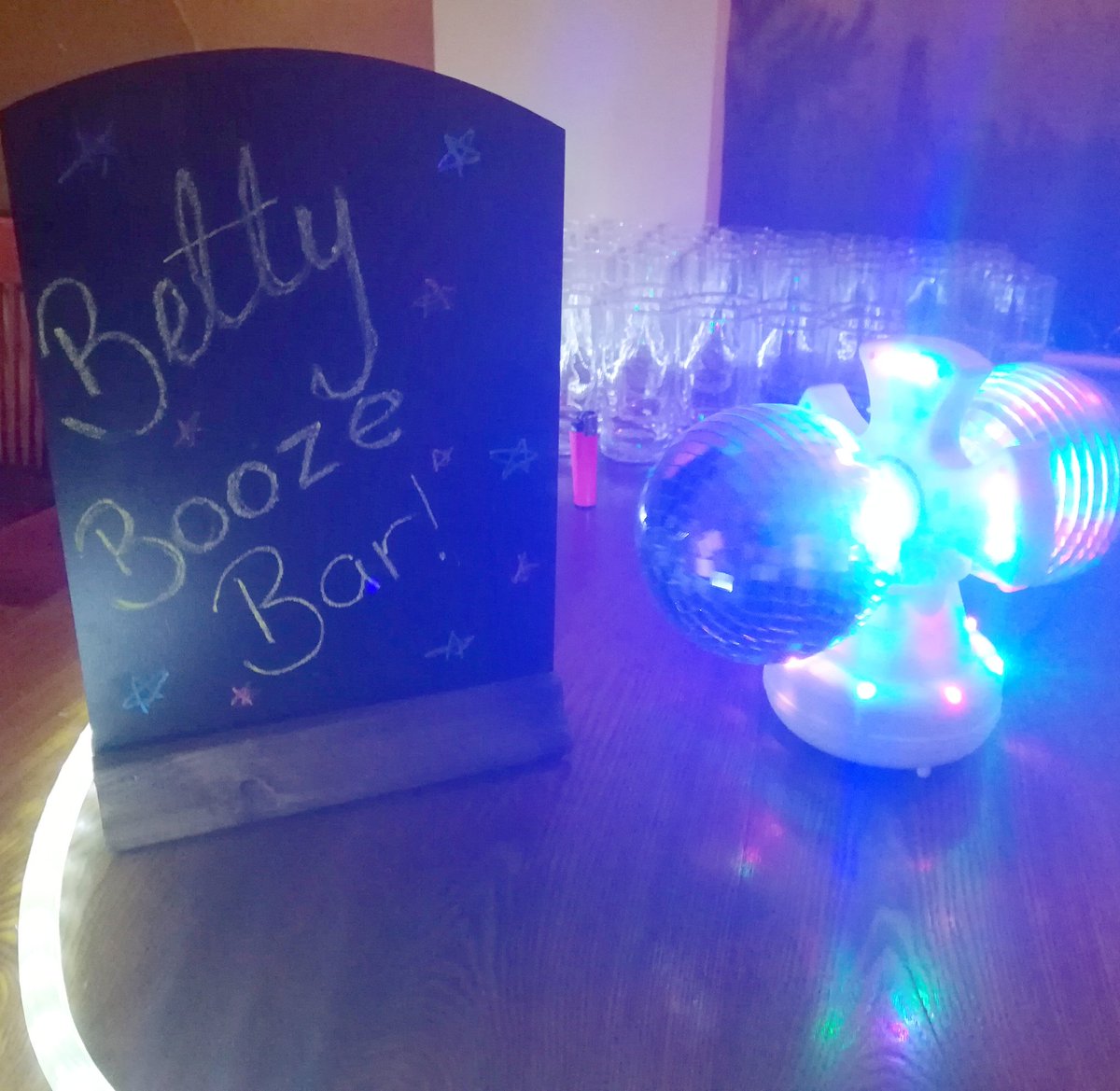 BettyaMarquez's tweet photo. BETTY BOOZE BAR!
@thebearkick #electricavenue #sheen #80snight #eastsheen https://t.co/gKdUeLpFTd