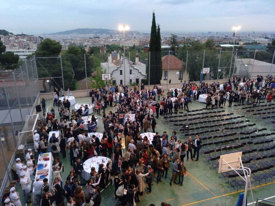 FCollserola's tweet photo. @EscolaFMTE @DavidSierra121 La trobada conclou amb un brindis. Feliç 50è aniversari, Escola Frederic Mistral!😄 #FredericMistral50anys #AlumniFC https://t.co/M5vrr8PzaK